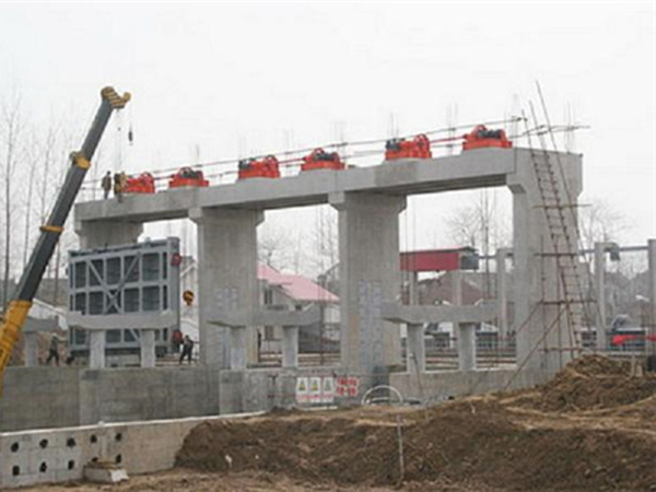 鋼閘門卷揚(yáng)機(jī)